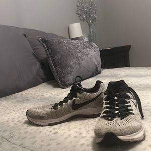 NIKE RUNNING TENNIS SHOES